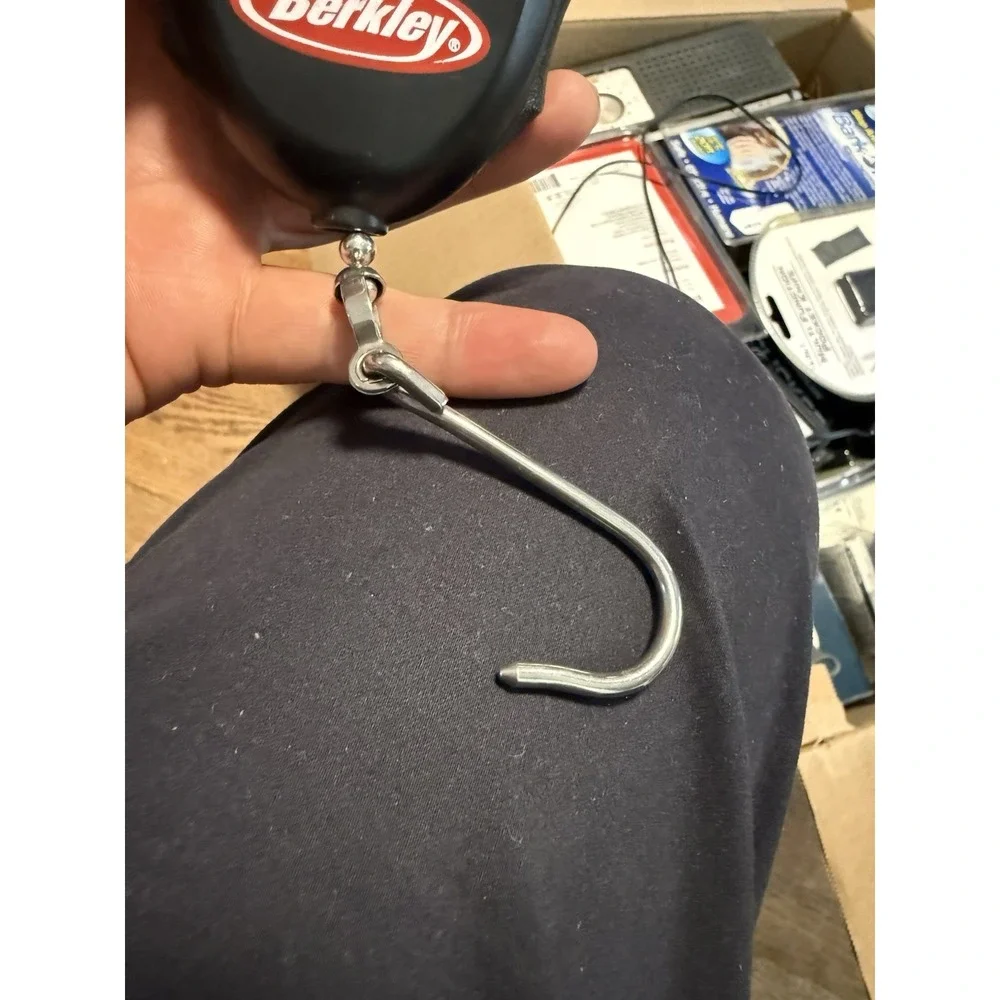 Berkley 50 LB/ 23 KG Fishing Scale. Excellent Condition Needs Battery